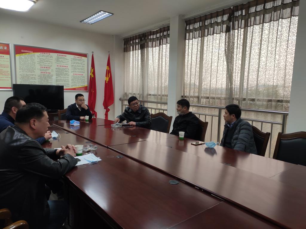 与园区管委会进行交流